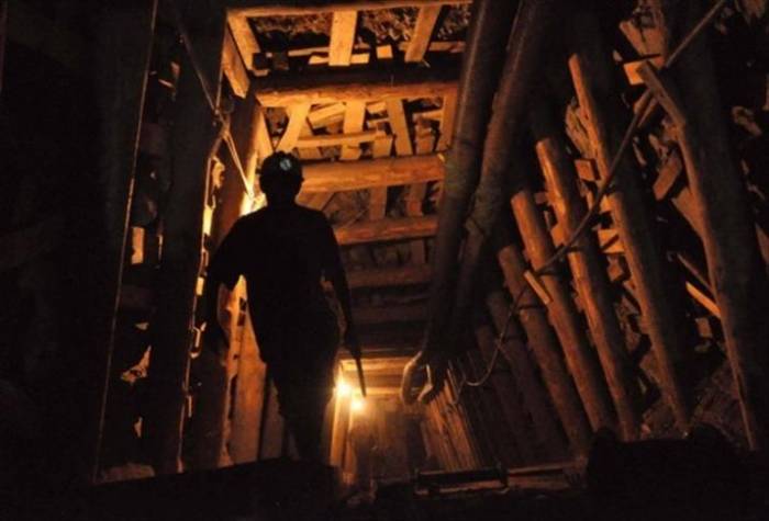 24 горняка оказались заблокированы в шахте в Китае
