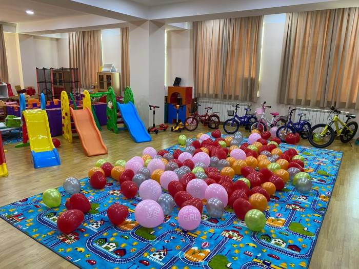 Праздничные подарки малышам от Фонда Гейдара Алиева