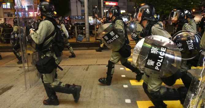 Полиция Гонконга задержала более 50 участников акции протеста
