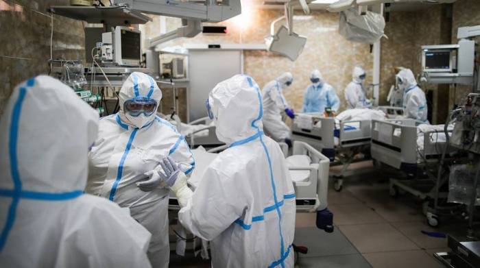 Число зараженных COVID-19 в России превысило 560 тыс.
