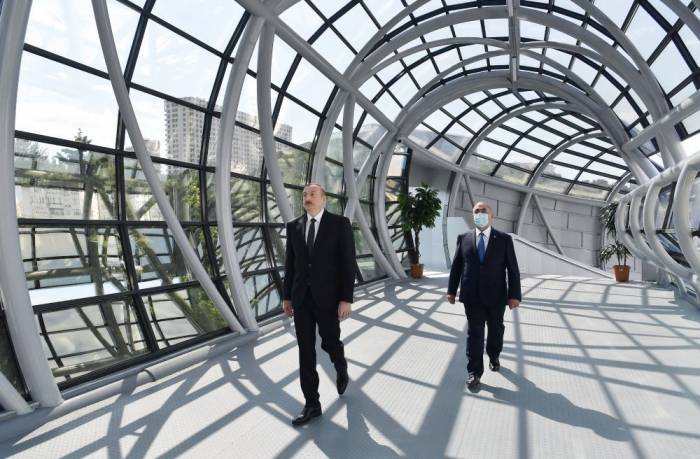 Ильхам Алиев на открытии наземного пешеходного перехода - ФОТО