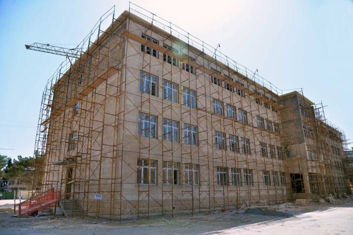 В Баку строятся еще семь школ