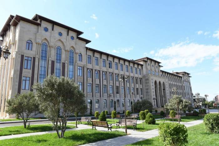 Президент Ильхам Алиев и Первая леди Мехрибан Алиева приняли участие в открытии в Гяндже нового корпуса Азербайджанского государственного аграрного университета - ФОТО