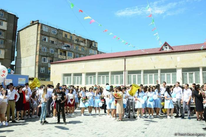 В Баку в этом году насчитывается 51 тыс выпускников школ
