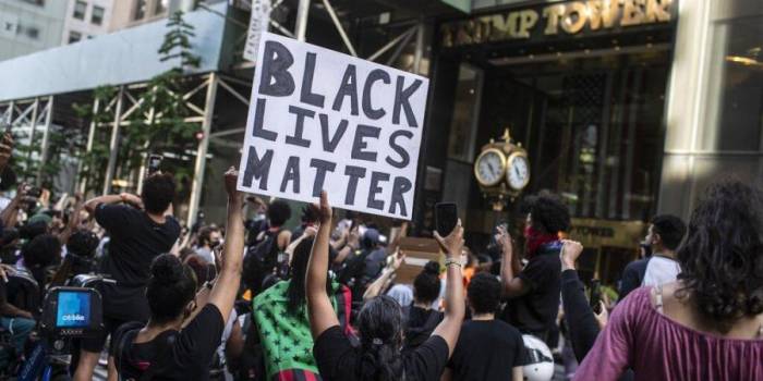Мэр Нью-Йорка назвал надпись Black Lives Matter у Trump Tower сигналом Трампу