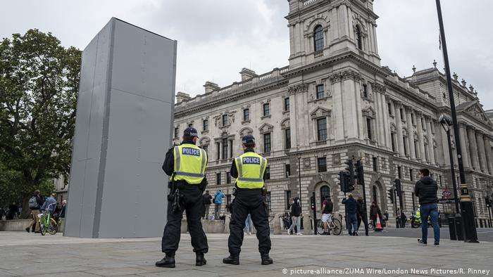 Борис Джонсон назвал абсурдным и позорным снос исторических памятников в Великобритании
