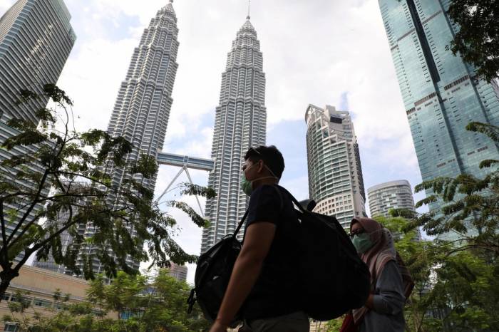Премьер Малайзии объявил об отмене карантина