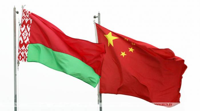 Китайские военные отправили противоэпидемическую помощь белорусской армии
