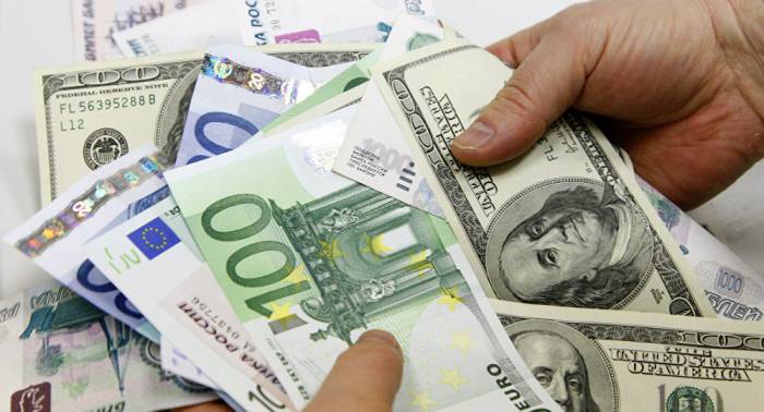 Курс валют поменялся: сомони укрепился к рублю и евро, но упал к доллару