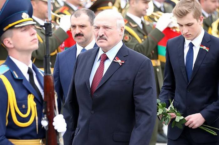 Лукашенко похвалил россиян за организацию парада Победы в Москве
