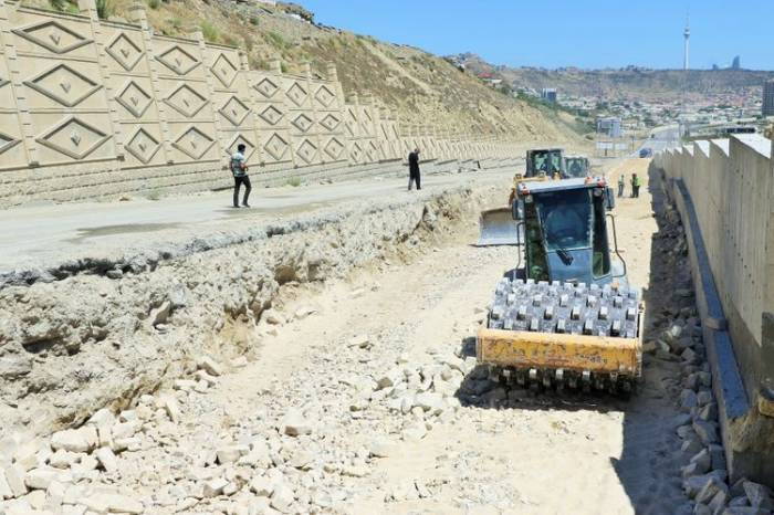 Завершаются строительно-восстановительные работы на дороге в Бибиейбат