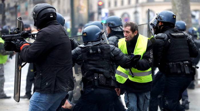 Полиция Парижа задержала пять человек в ходе демонстраций