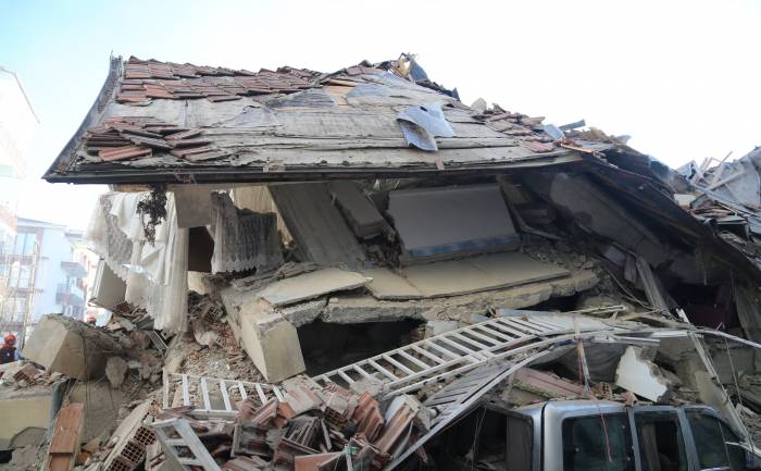 Три человека получили травмы при землетрясении в Турции