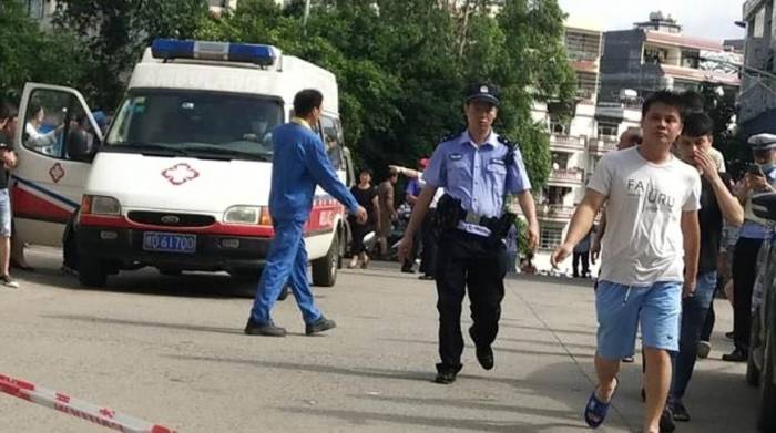 Около 40 человек пострадали при вооруженном нападении на школу в Китае
