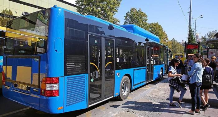 В Тбилиси назначили дополнительные автобусы для соблюдения рекомендаций на фоне пандемии