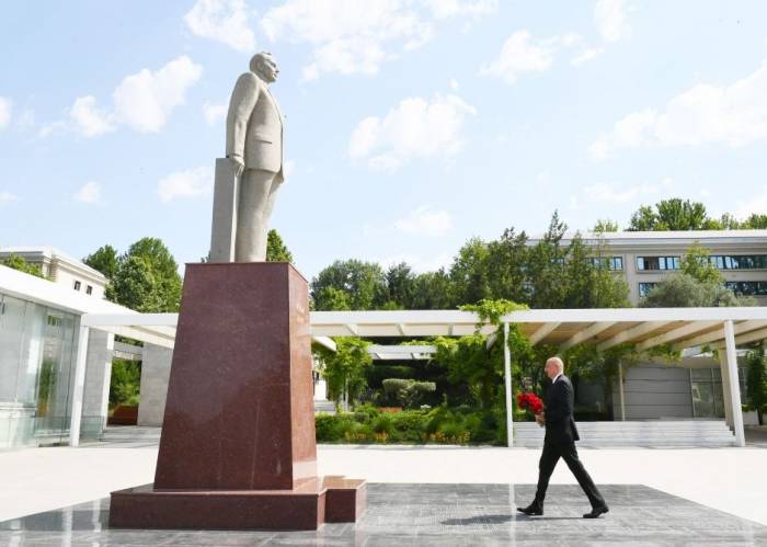 Ильхам Алиев прибыл в Мингячевир - ФОТО