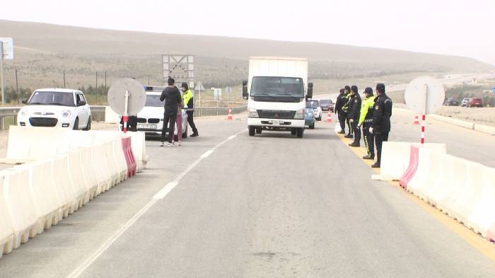 В Азербайджане с полицейских постов возвращено 330 автомобилей
