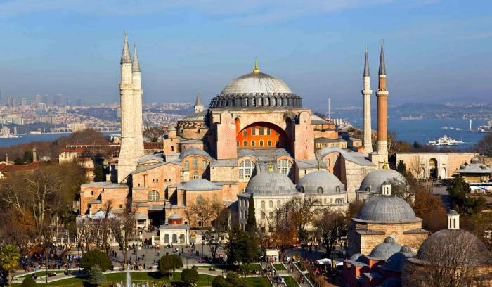 МИД Турции: страна продолжит относиться к собору Святой Софии как объекту наследия ЮНЕСКО