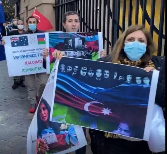 В Австралии прошла акция протеста азербайджанцев против последних военных провокаций Армении - ФОТО
