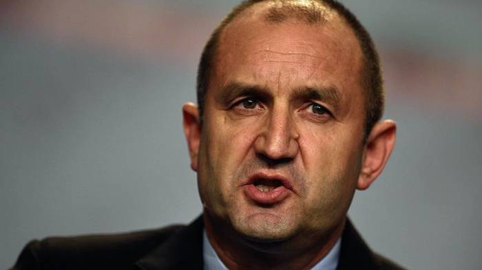 Президент Болгарии призвал правительство уйти в отставку

