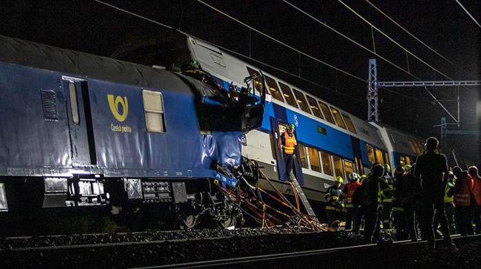 В Чехии столкнулись два поезда: один человек погиб, 35 пострадали
