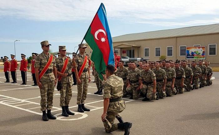 Представители культуры Азербайджана записываются для прохождения военной службы на добровольной основе