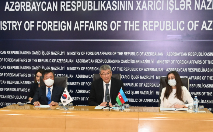 Корея отправила Азербайджану медицинские маски