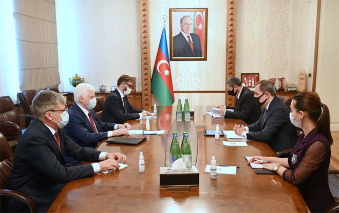 Глава МИД Азербайджана встретился с послом России 