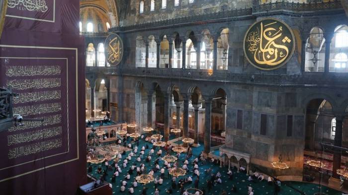 Эрдоган разрешил молиться в соборе Святой Софии круглосуточно
