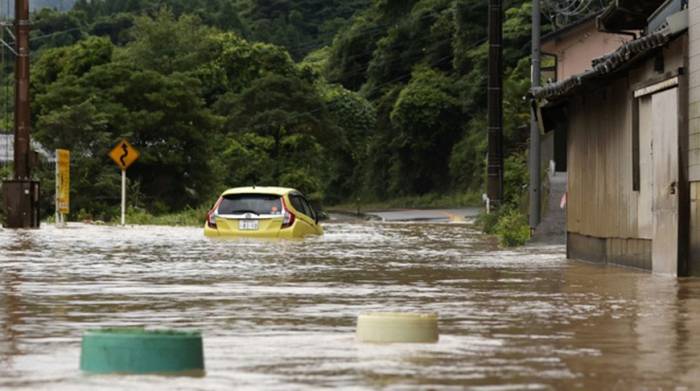Более 200 тыс. японцев готовятся к эвакуации из-за ливней
