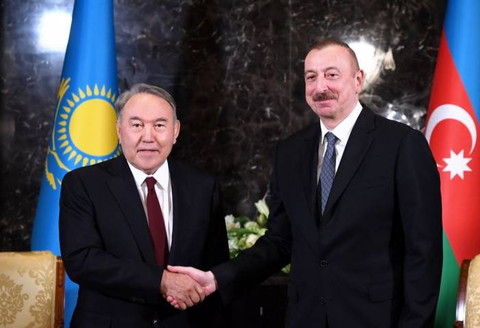 Ильхам Алиев позвонил первому Президенту Казахстана Нурсултану Назарбаеву
