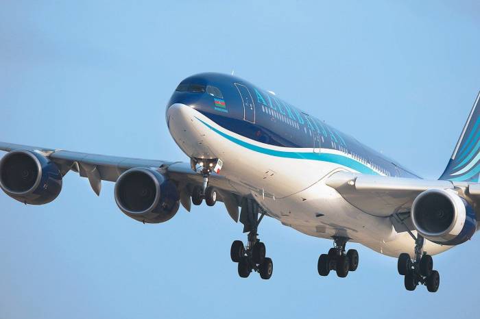AZAL выполнил чартерный рейс из Дубая - ФОТО