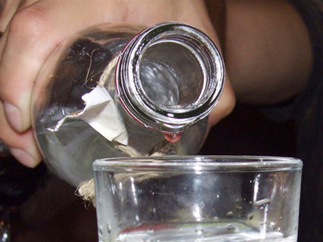 Арестованы лица, производившие контрафактные алкогольные напитки в Баку

