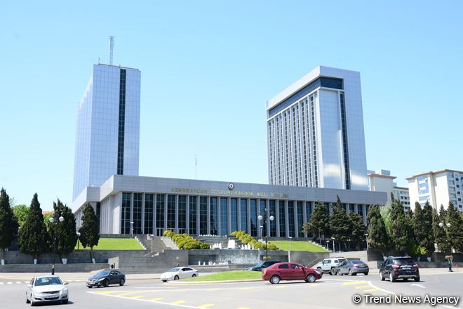 Парламент Азербайджана одобрил изменения в бюджет Фонда страхования по безработице
