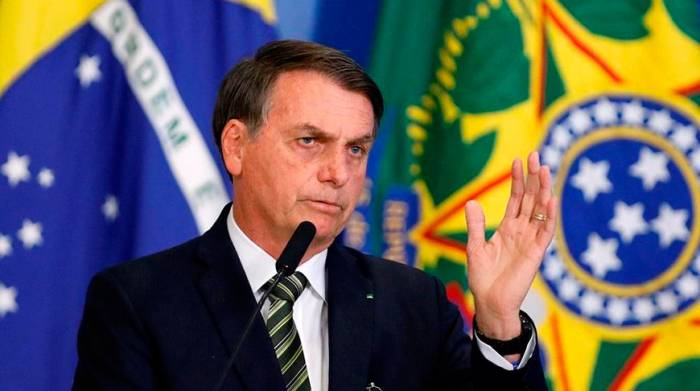 Президент Бразилии заявил о наличии у него симптомов коронавируса
