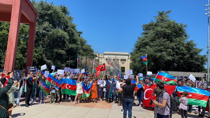 Азербайджанская диаспора в Швейцарии провела шествие - ФОТО