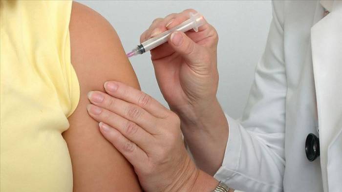 В Британии вакцина от COVID-19 признана безопасной
