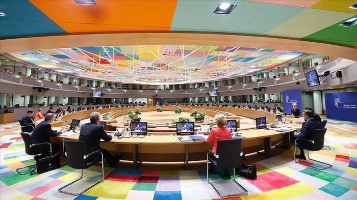 Лидеры ЕС согласовали план спасения экономики на 1,8 трлн евро
