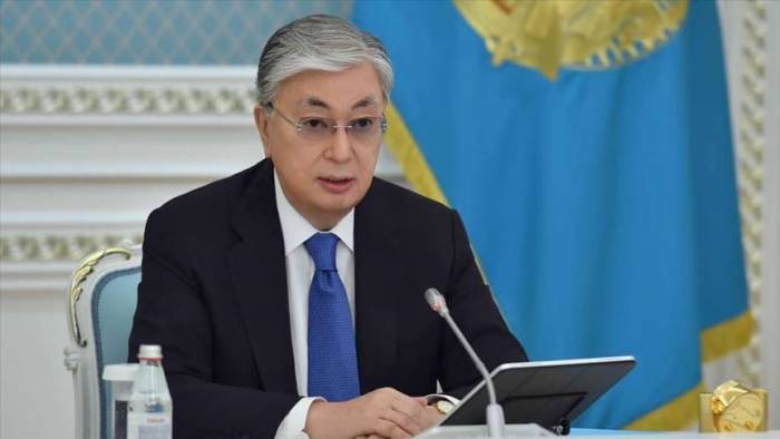 Токаев: Экономика Казахстана в первом полугодии упала на 1,8%
