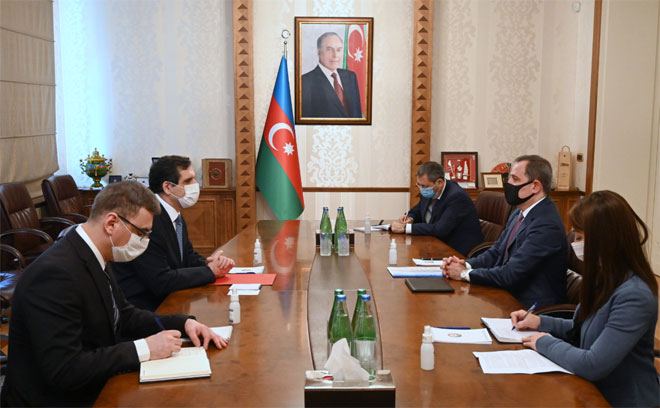 Глава МИД Азербайджана встретился с послом Турции