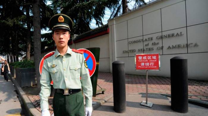 Генконсульство США в Чэнду закрыто и взято под контроль властей Китая
