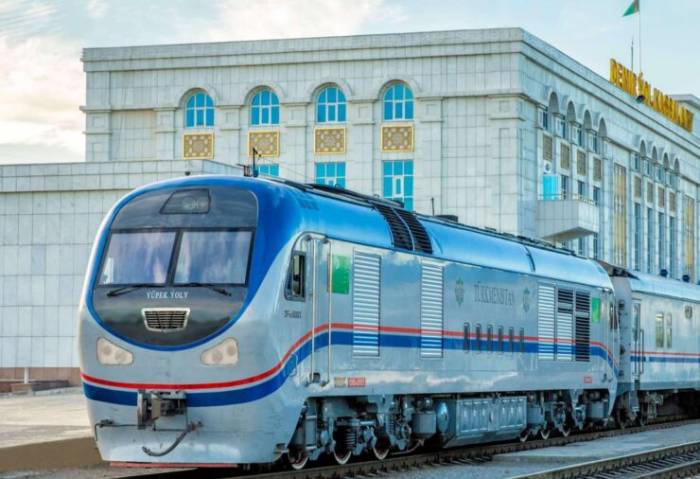 Движение поездов в Туркменистане приостановлено до 15 августа
