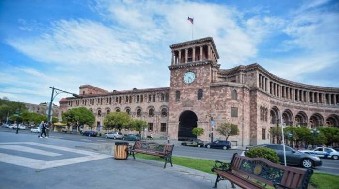 Режим ЧП в Армении из-за COVID-19 продлен на месяц

