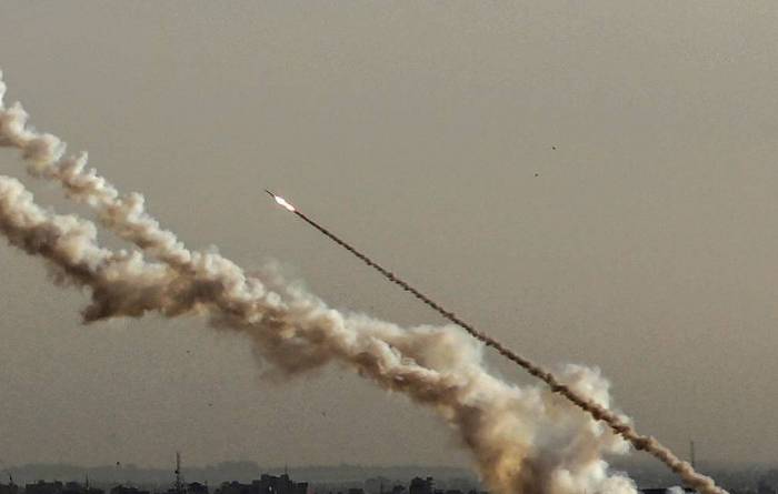 Истребители и вертолеты Израиля атаковали объекты ХАМАС в Газе 