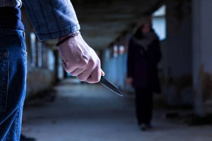 В Баку задержан мужчина, ударивший ножом сестру и ее сожителя
