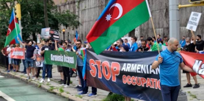 В Нью-Йорке перед консульством Армении и постпредством в ООН проведены акции протеста - ФОТО
