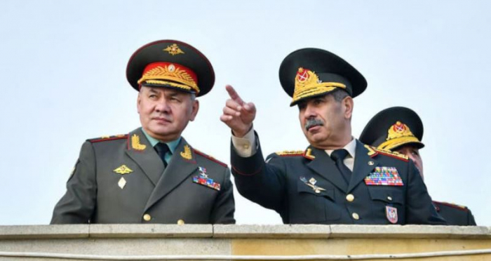 Состоялся телефонный разговор между главами минобороны Азербайджана и России
