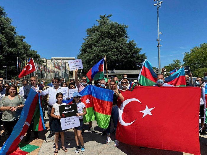 Азербайджанцы провели акцию протеста перед штабом ООН - ФОТО