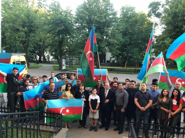 Азербайджанцы Латвии провели акцию протеста против военных провокаций Армении - ФОТО
