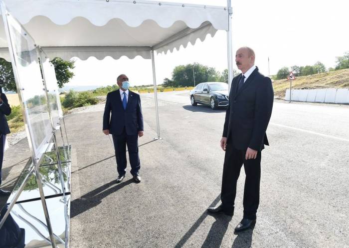 Ильхам Алиев ознакомился с проектом реконструкции участка автодороги Баку-Шамахы- Муганлы-Исмаиллы-Габала - ФОТО